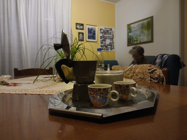 A cup of coffee with my grandma becoming a lesson about dialects disappearance.